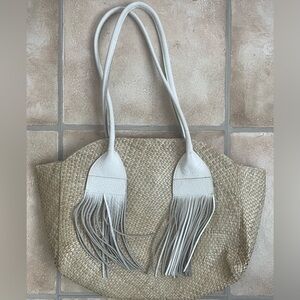 Women’s straw beach bag tote white leather fringe interior pockets,snap closure